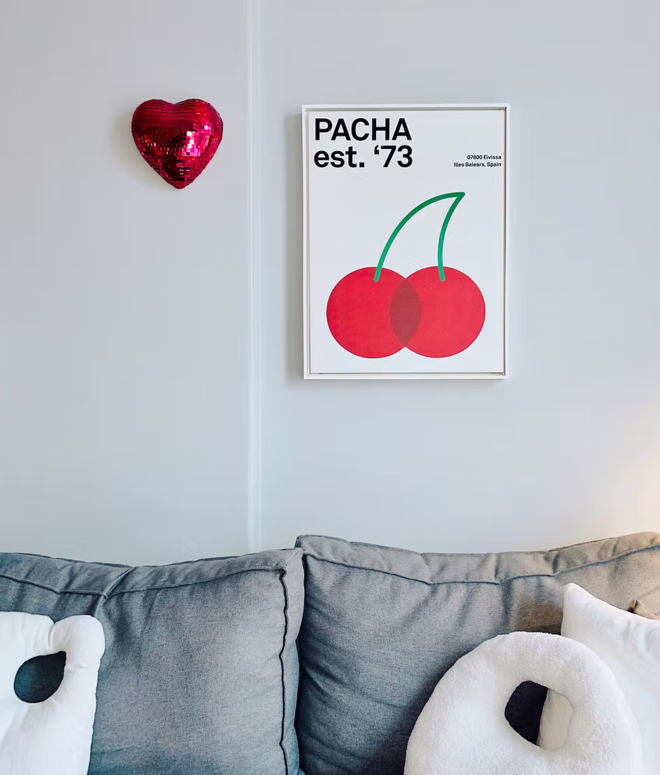 Detalhe de sala com arte